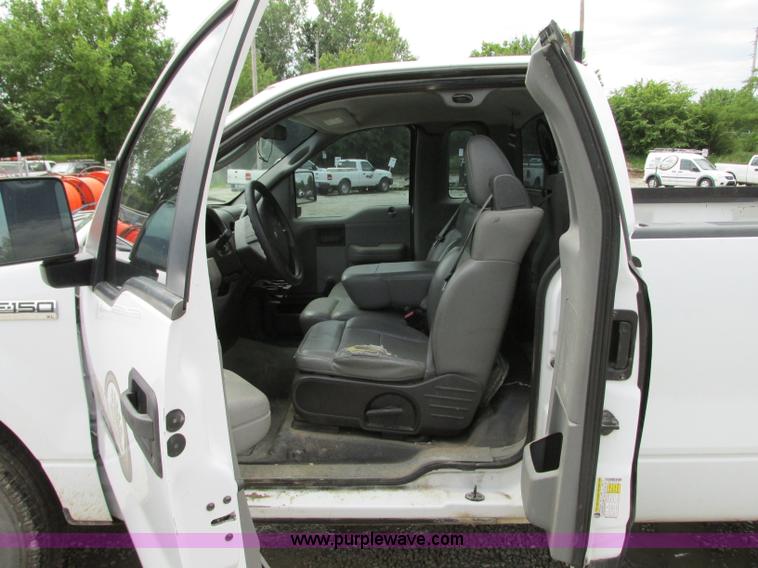 image for item B2990 2007 Ford F150 XL pickup truck
