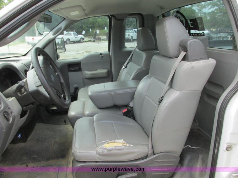 image for item B2990 2007 Ford F150 XL pickup truck