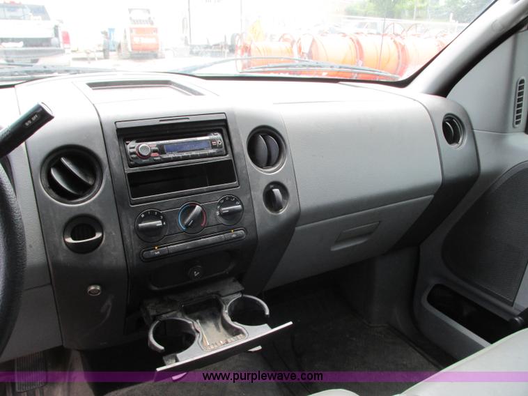 image for item B2990 2007 Ford F150 XL pickup truck