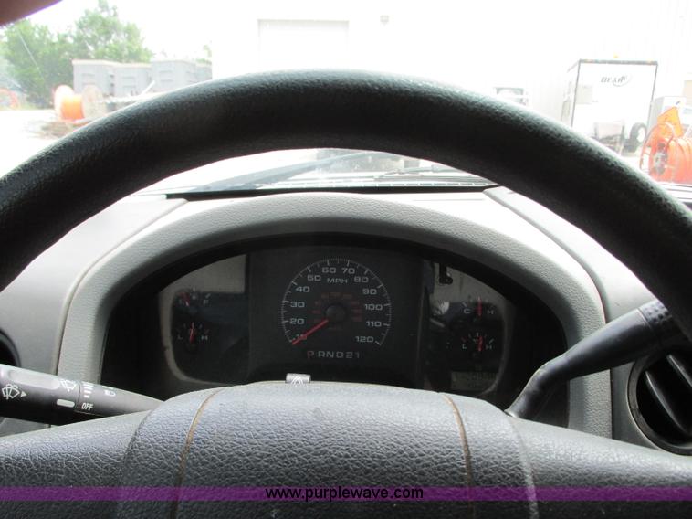 image for item B2990 2007 Ford F150 XL pickup truck