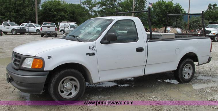 image for item B2992 2004 Ford F150 Heritage XL pickup truck