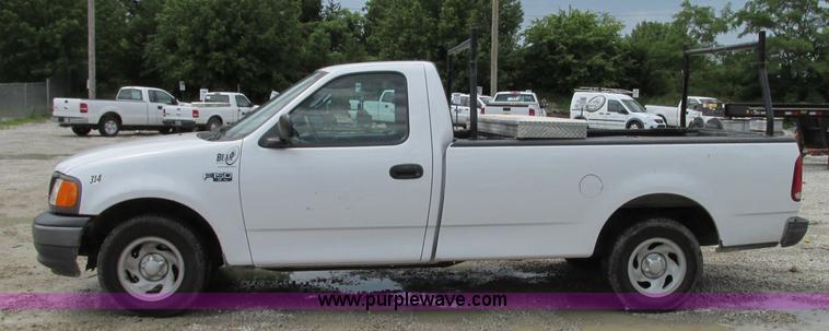 image for item B2992 2004 Ford F150 Heritage XL pickup truck