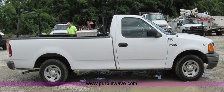 image for item B2992 2004 Ford F150 Heritage XL pickup truck