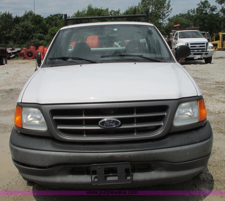 image for item B2992 2004 Ford F150 Heritage XL pickup truck