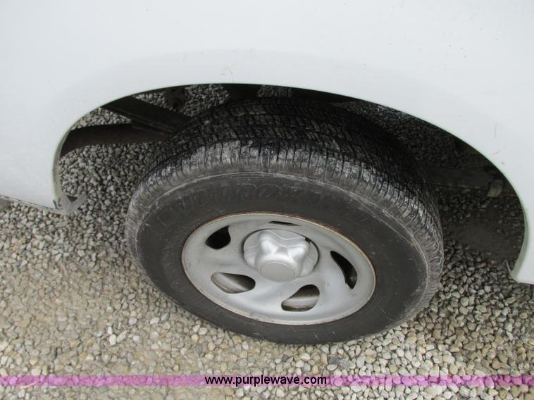 image for item B2992 2004 Ford F150 Heritage XL pickup truck