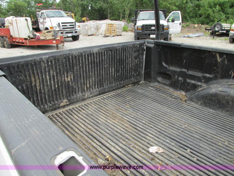 image for item B2992 2004 Ford F150 Heritage XL pickup truck