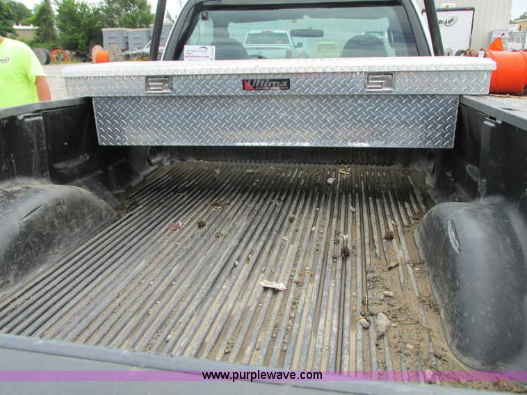 image for item B2992 2004 Ford F150 Heritage XL pickup truck