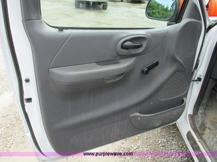 image for item B2992 2004 Ford F150 Heritage XL pickup truck