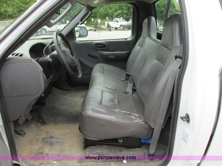 image for item B2992 2004 Ford F150 Heritage XL pickup truck