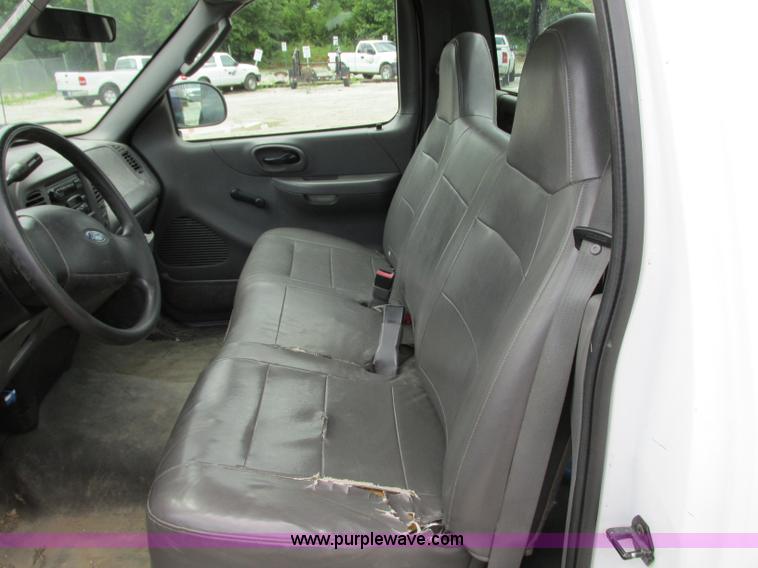 image for item B2992 2004 Ford F150 Heritage XL pickup truck