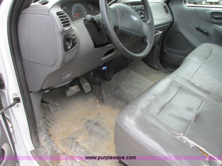 image for item B2992 2004 Ford F150 Heritage XL pickup truck