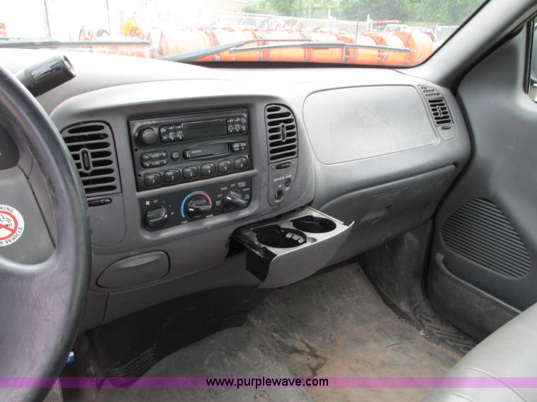 image for item B2992 2004 Ford F150 Heritage XL pickup truck