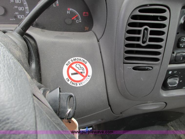 image for item B2992 2004 Ford F150 Heritage XL pickup truck