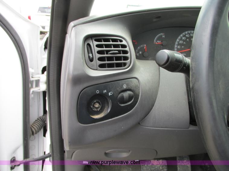 image for item B2992 2004 Ford F150 Heritage XL pickup truck