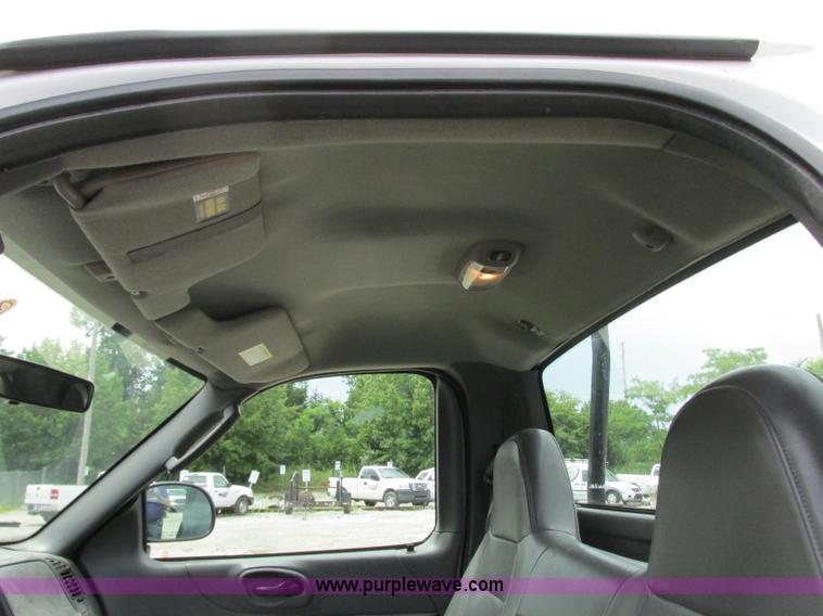 image for item B2992 2004 Ford F150 Heritage XL pickup truck