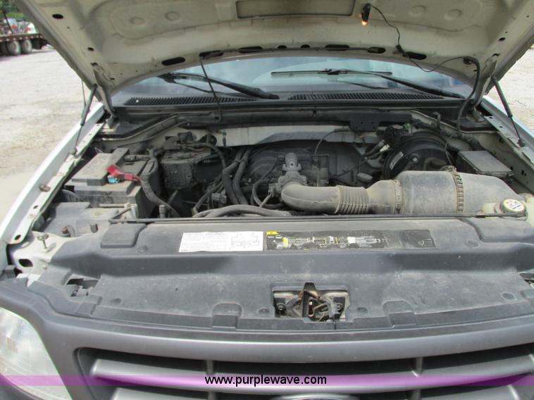 image for item B2992 2004 Ford F150 Heritage XL pickup truck