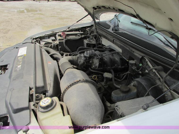 image for item B2992 2004 Ford F150 Heritage XL pickup truck