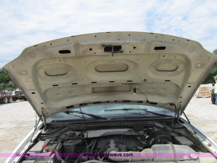 image for item B2992 2004 Ford F150 Heritage XL pickup truck