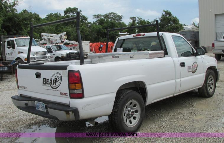 image for item B2993 2006 GMC Sierra 1500 pickup truck
