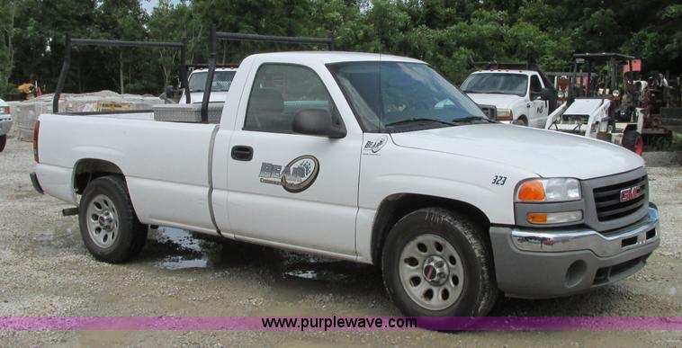 image for item B2993 2006 GMC Sierra 1500 pickup truck