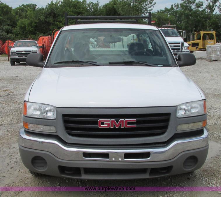 image for item B2993 2006 GMC Sierra 1500 pickup truck