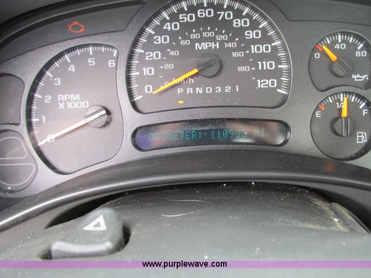 image for item B2993 2006 GMC Sierra 1500 pickup truck