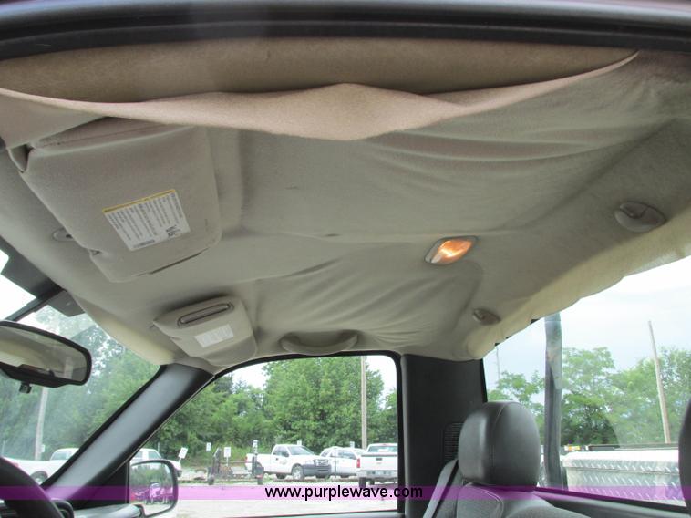 image for item B2993 2006 GMC Sierra 1500 pickup truck