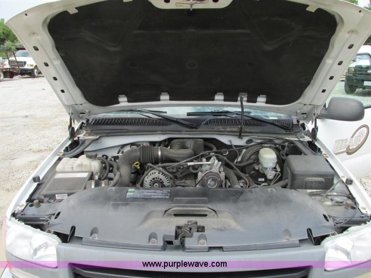 image for item B2993 2006 GMC Sierra 1500 pickup truck