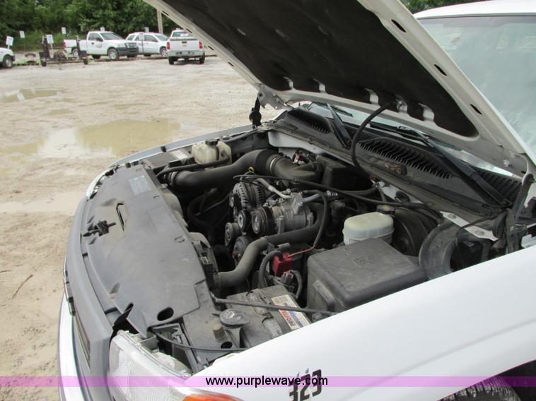 image for item B2993 2006 GMC Sierra 1500 pickup truck