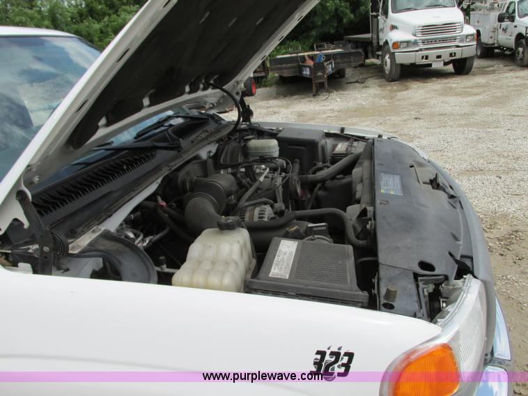 image for item B2993 2006 GMC Sierra 1500 pickup truck