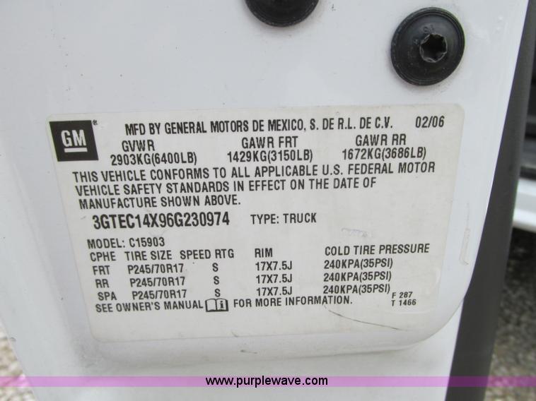 image for item B2993 2006 GMC Sierra 1500 pickup truck