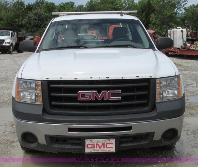 image for item B2994 2009 GMC Sierra 1500 pickup truck