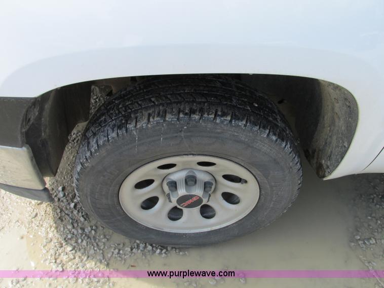 image for item B2994 2009 GMC Sierra 1500 pickup truck