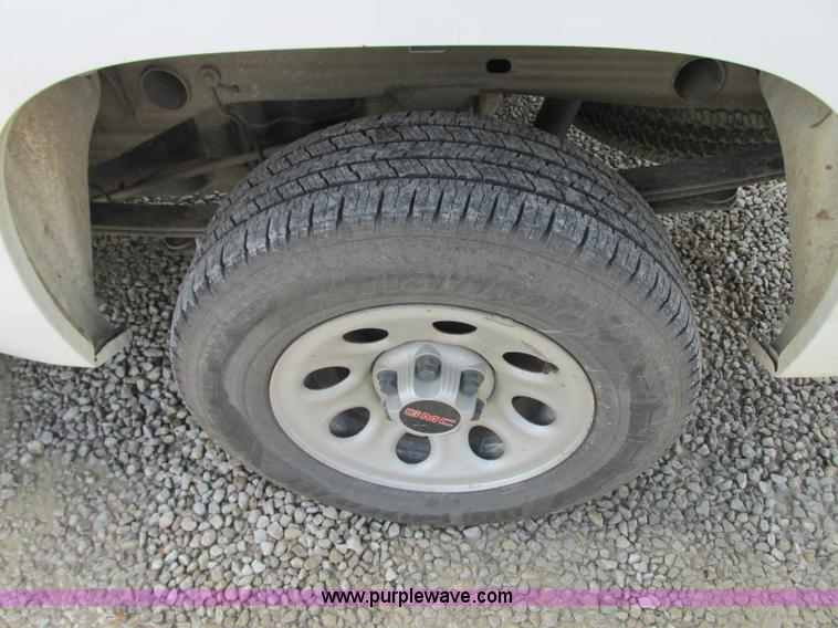 image for item B2994 2009 GMC Sierra 1500 pickup truck