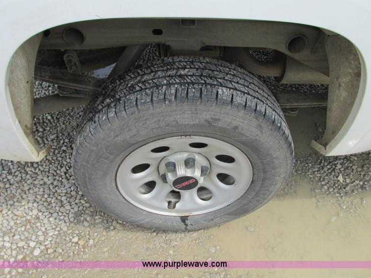 image for item B2994 2009 GMC Sierra 1500 pickup truck