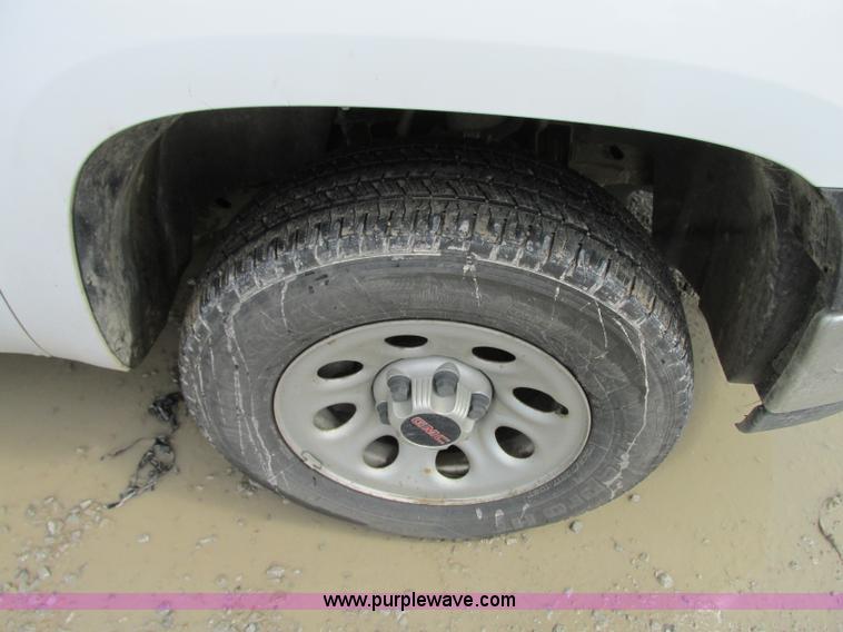 image for item B2994 2009 GMC Sierra 1500 pickup truck