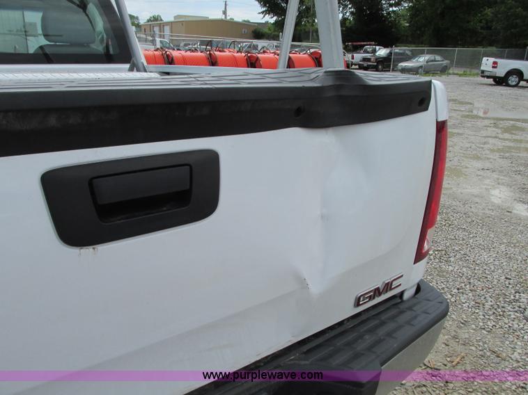 image for item B2994 2009 GMC Sierra 1500 pickup truck