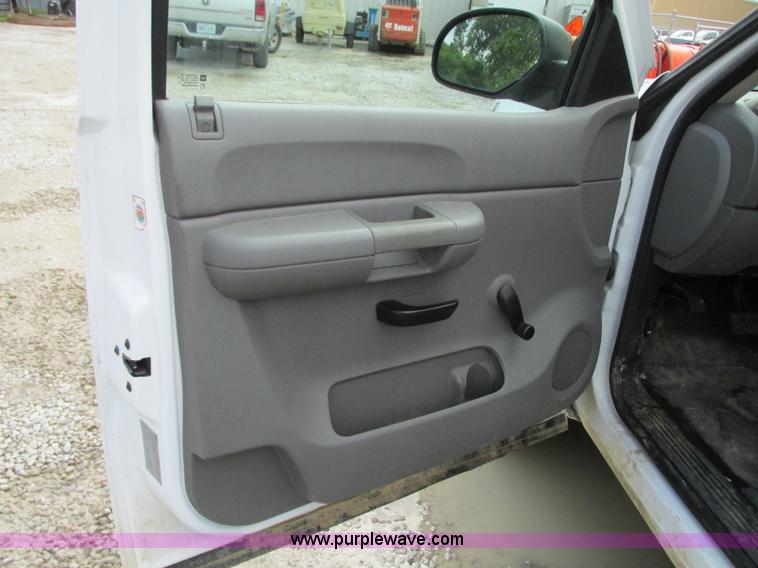 image for item B2994 2009 GMC Sierra 1500 pickup truck