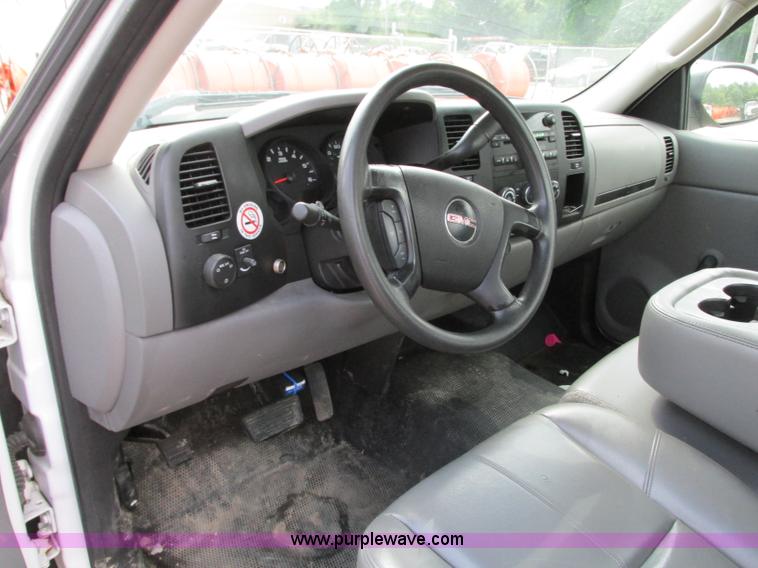 image for item B2994 2009 GMC Sierra 1500 pickup truck