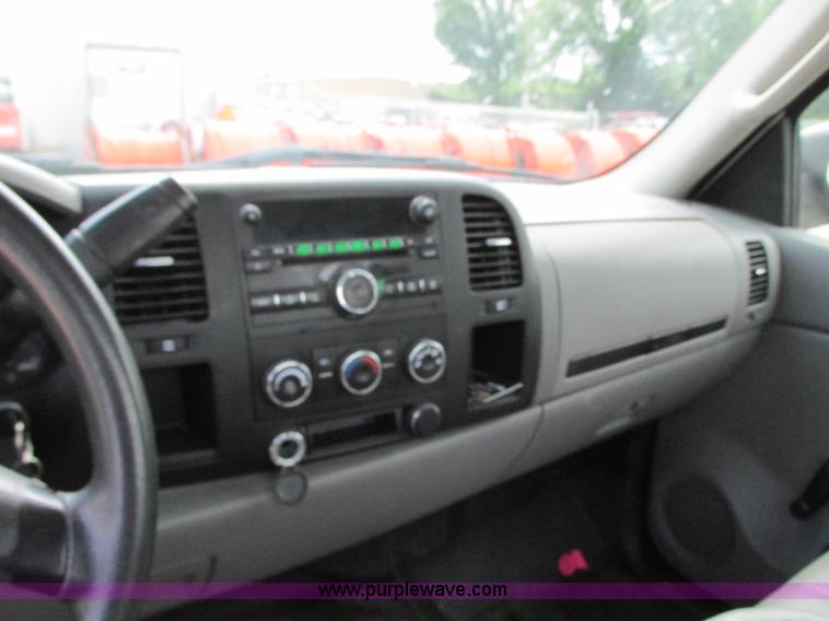 image for item B2994 2009 GMC Sierra 1500 pickup truck