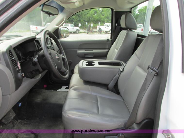 image for item B2994 2009 GMC Sierra 1500 pickup truck