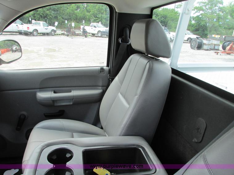 image for item B2994 2009 GMC Sierra 1500 pickup truck