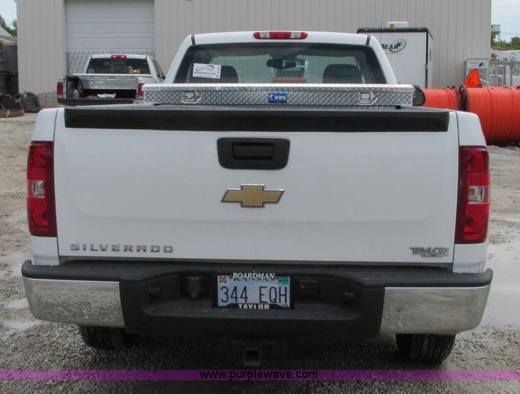 image for item B2995 2008 Chevrolet Silverado pickup truck