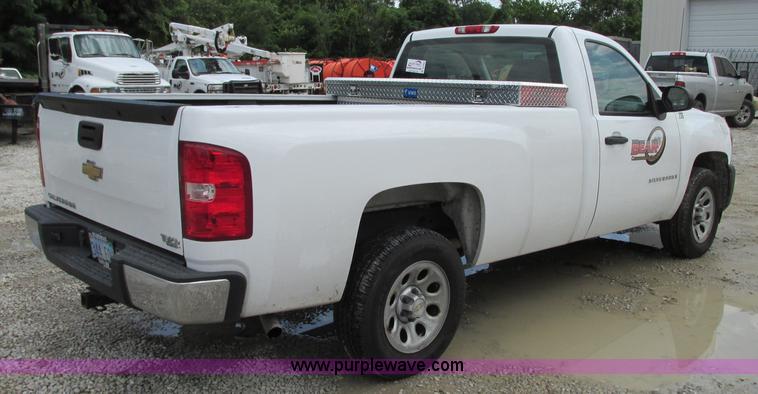 image for item B2995 2008 Chevrolet Silverado pickup truck