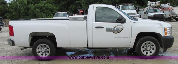 image for item B2995 2008 Chevrolet Silverado pickup truck