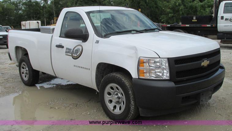 image for item B2995 2008 Chevrolet Silverado pickup truck