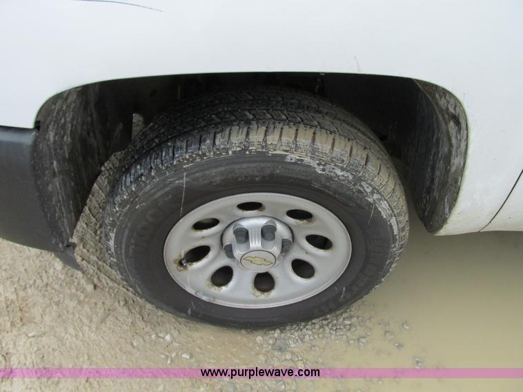 image for item B2995 2008 Chevrolet Silverado pickup truck