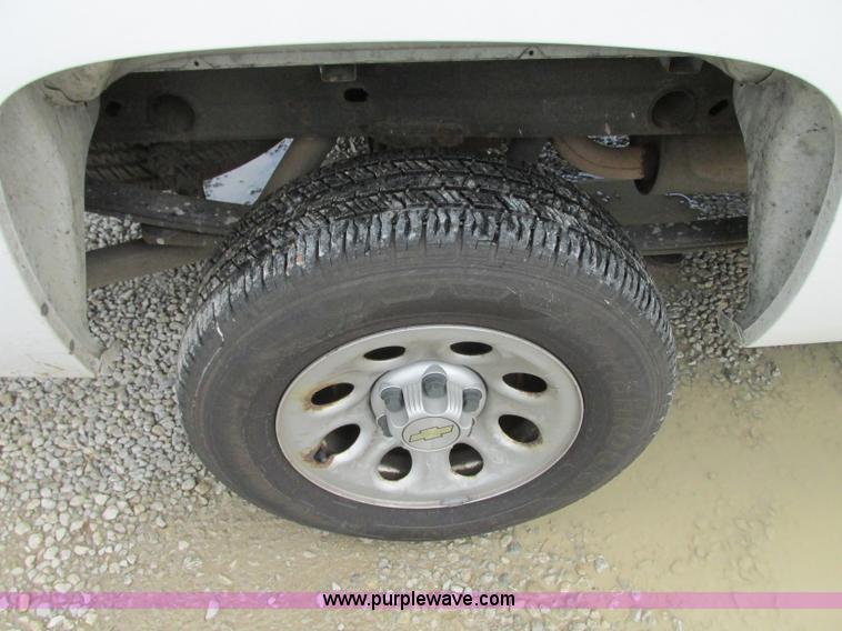 image for item B2995 2008 Chevrolet Silverado pickup truck
