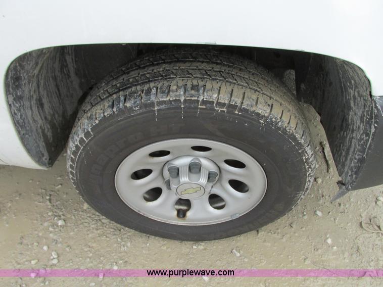 image for item B2995 2008 Chevrolet Silverado pickup truck