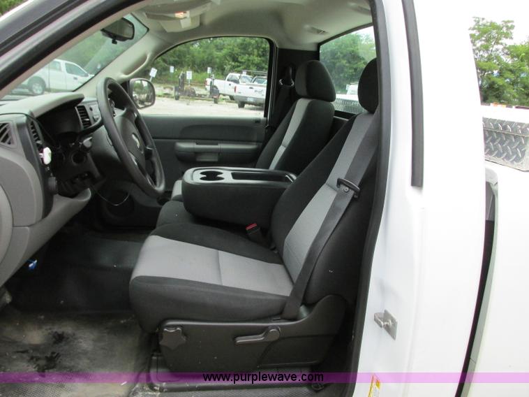 image for item B2995 2008 Chevrolet Silverado pickup truck